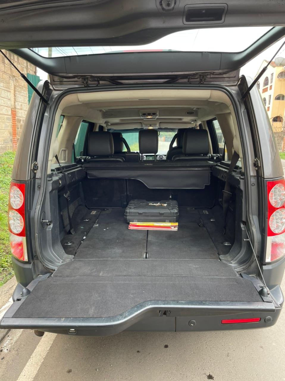 Discovery 3 TDV6 HSE pay 30% 70% in 60 Monthly installments Free Triple Sunroof