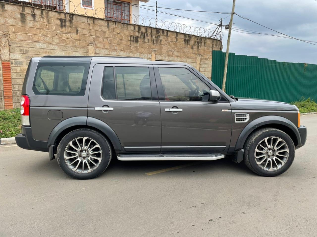 Discovery 3 TDV6 HSE pay 30% 70% in 60 Monthly installments Free Triple Sunroof