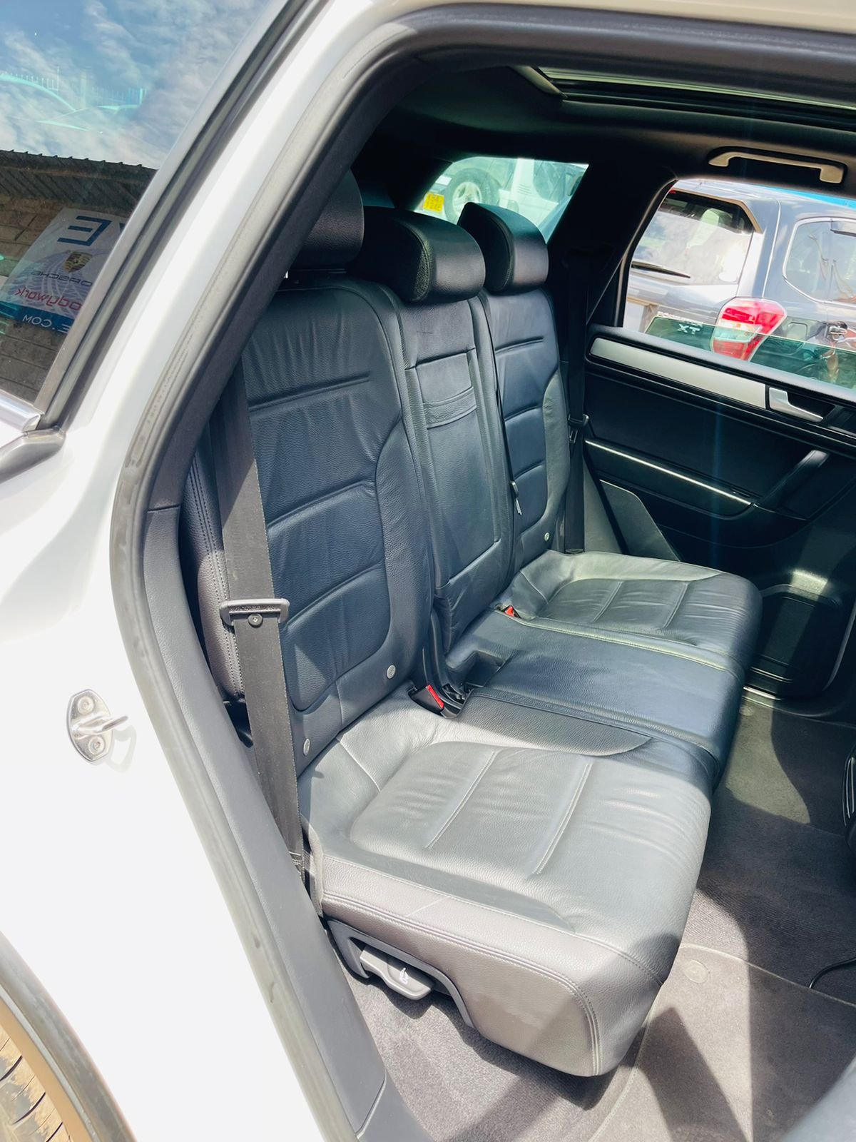 VW TOUAREG R-LINE FULLY LOADED 2015 New Cheapest Pay 20%
