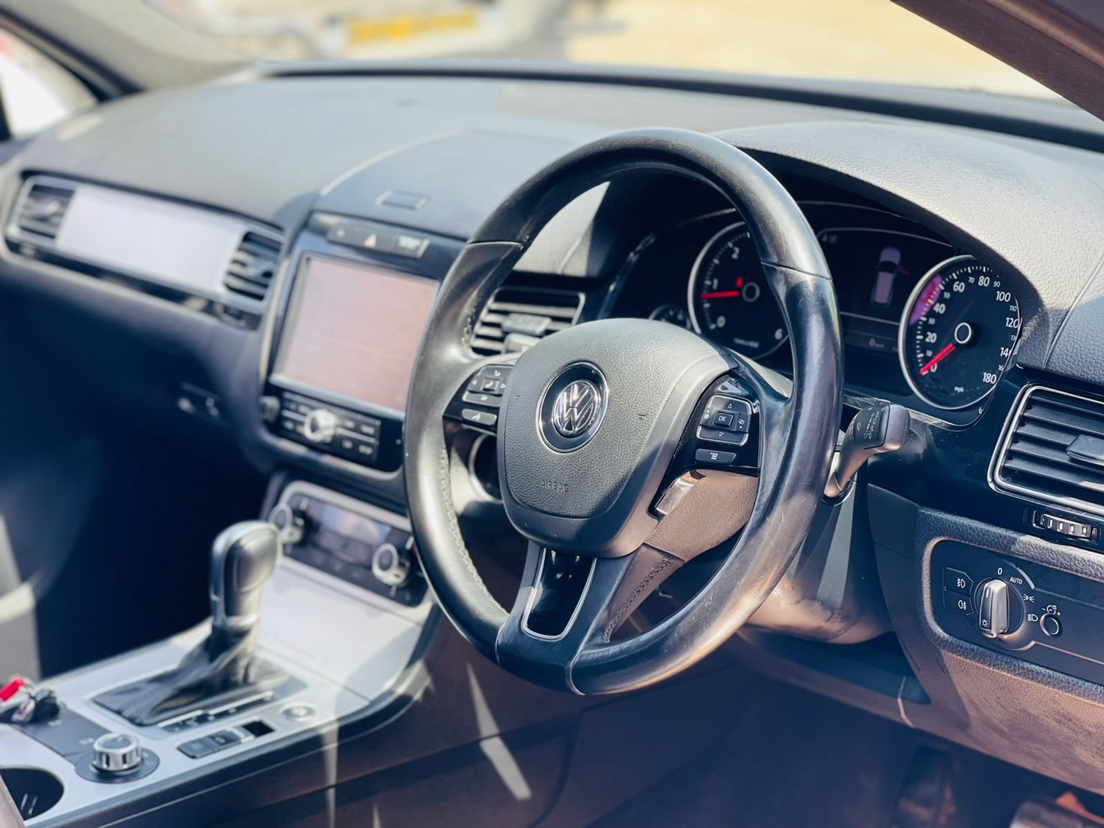 VW TOUAREG R-LINE FULLY LOADED 2015 New Cheapest Pay 20%