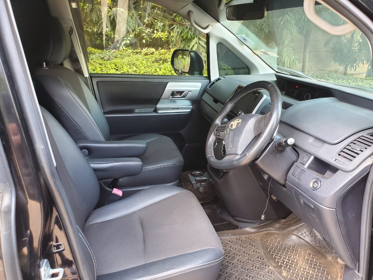 Toyota VOXY 2013 NEW SHAPE You Pay 20% Deposit Trade in OK