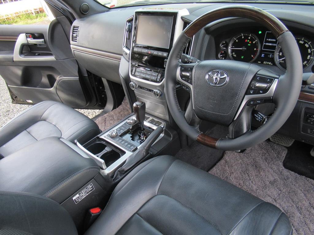 Toyota v8 ZX Black 2016 New Shape Hot Deal Exclusive