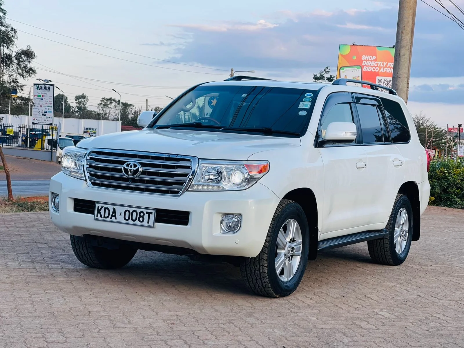 Toyota v8 AXG SELECTION 2013 QUICK SALE Exclusive