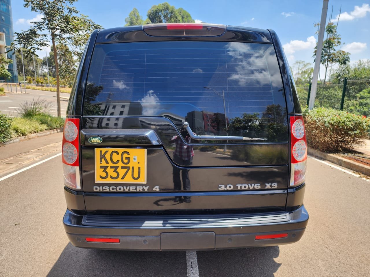 Land Rover Discovery 4 HSE Triple SUNROOF QUICK SALE You Pay 30% Deposit Trade in Ok For sale in kenya