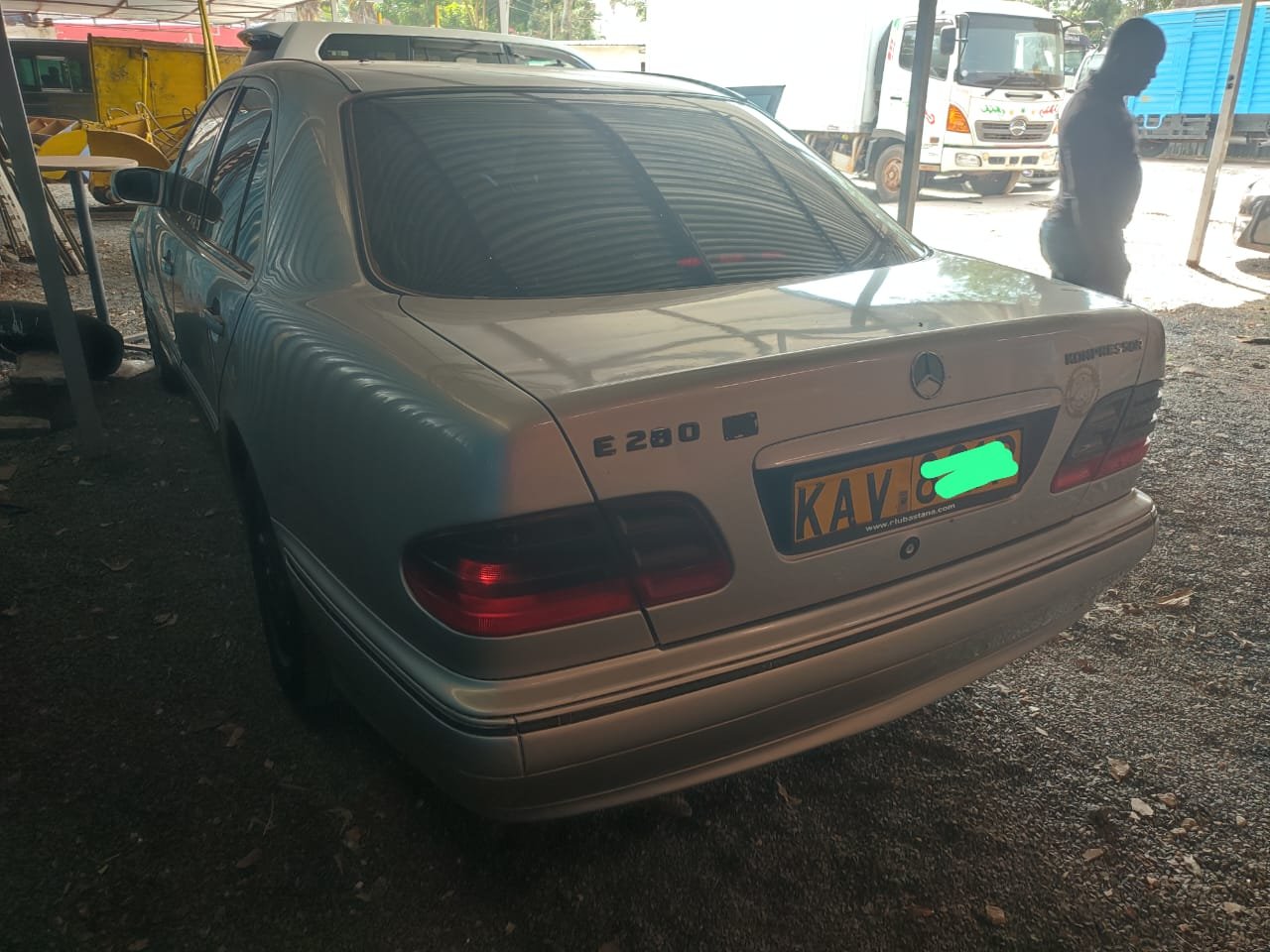 Mercedes Benz E280 local Auto DT DOBIE You Pay 30% DEPOSIT Trade in OK EXCLUSIVE