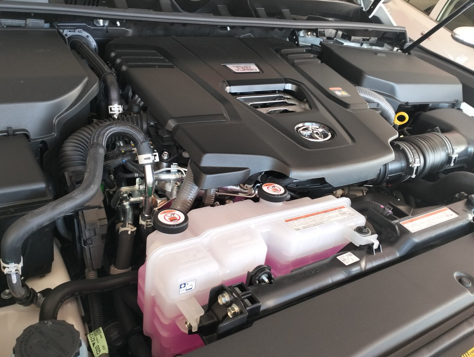 Toyota landcruiser V8 2015 model