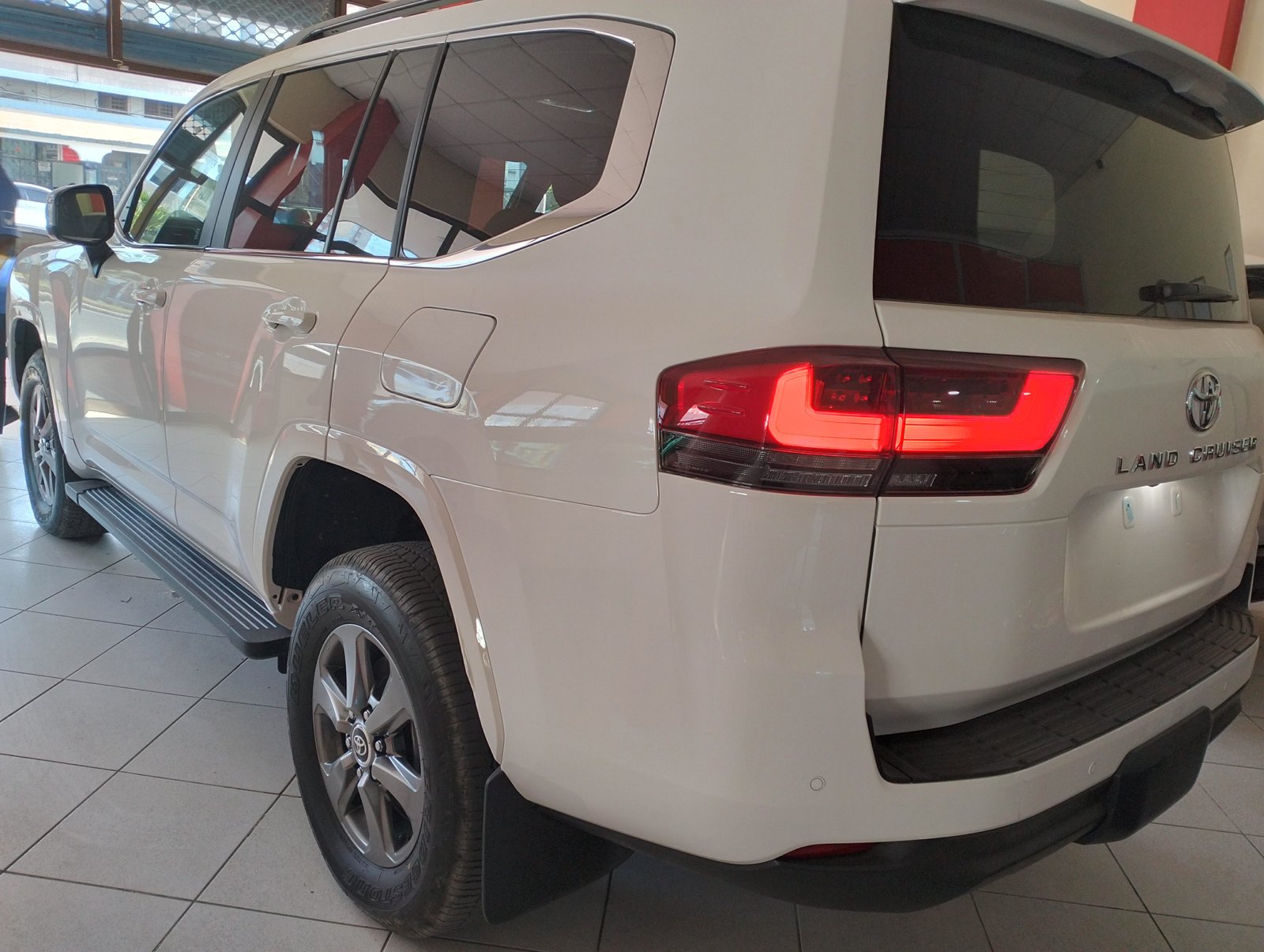 Toyota landcruiser V8 2015 model