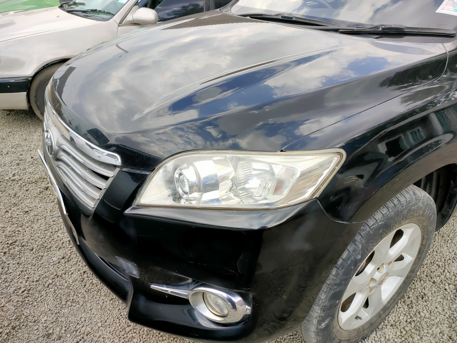 For quick sale Toyota Vanguard in excellent condition