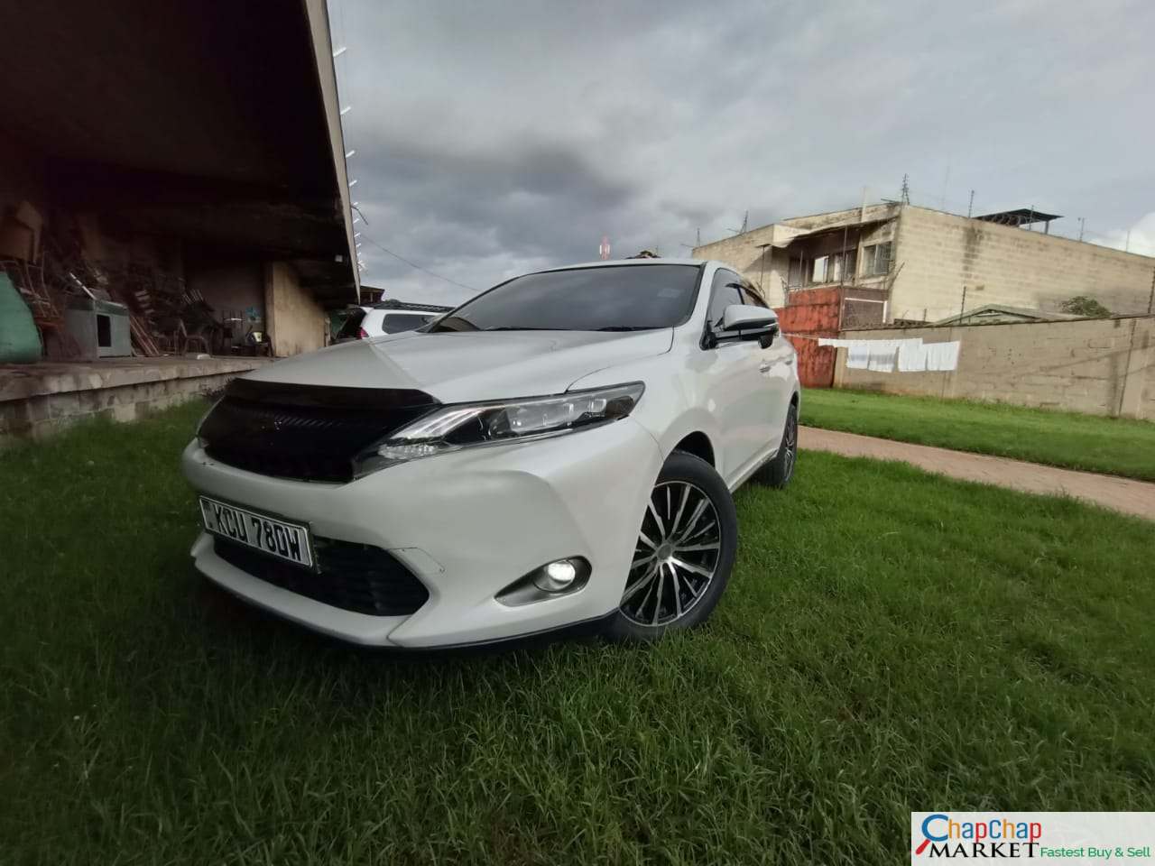 Toyota Harrier NEW SHAPE QUICK SALE 2.45M You Pay 30% Deposit Trade in OK EXCLUSIVE