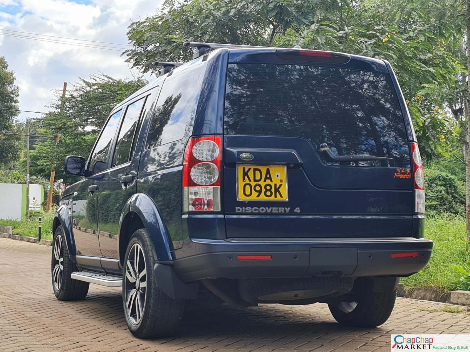 Land Rover Discovery 4 QUICK SALE Triple SUNROOF You Pay 30% Deposit Trade in Ok For sale in kenya New
