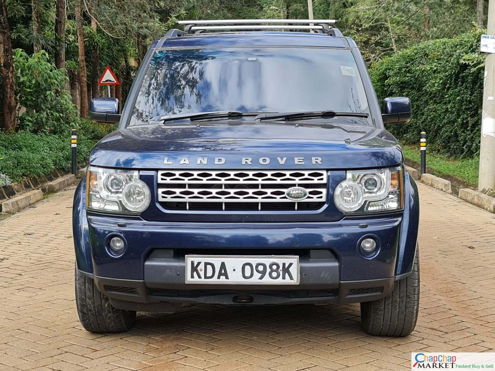 Land Rover Discovery 4 QUICK SALE Triple SUNROOF You Pay 30% Deposit Trade in Ok For sale in kenya New