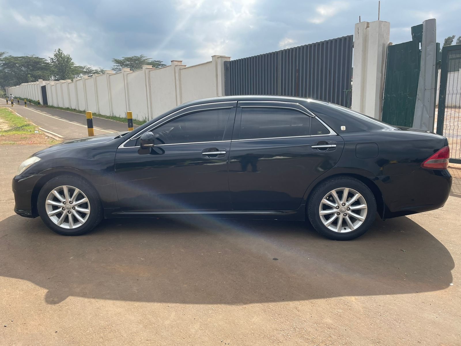 Toyota CROWN Royal Saloon 🔥 You pay Deposit Trade in Ok Hot Deal exclusive