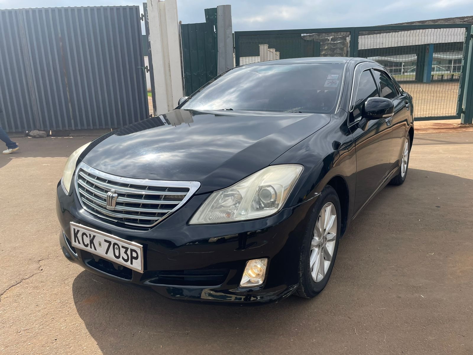 Toyota CROWN Royal Saloon 🔥 You pay Deposit Trade in Ok Hot Deal exclusive
