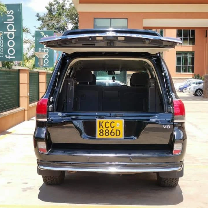 Toyota V8 200 series QUICKEST SALE 3.5M Nego You Pay 40% Deposit Trade in OK EXCLUSIVE