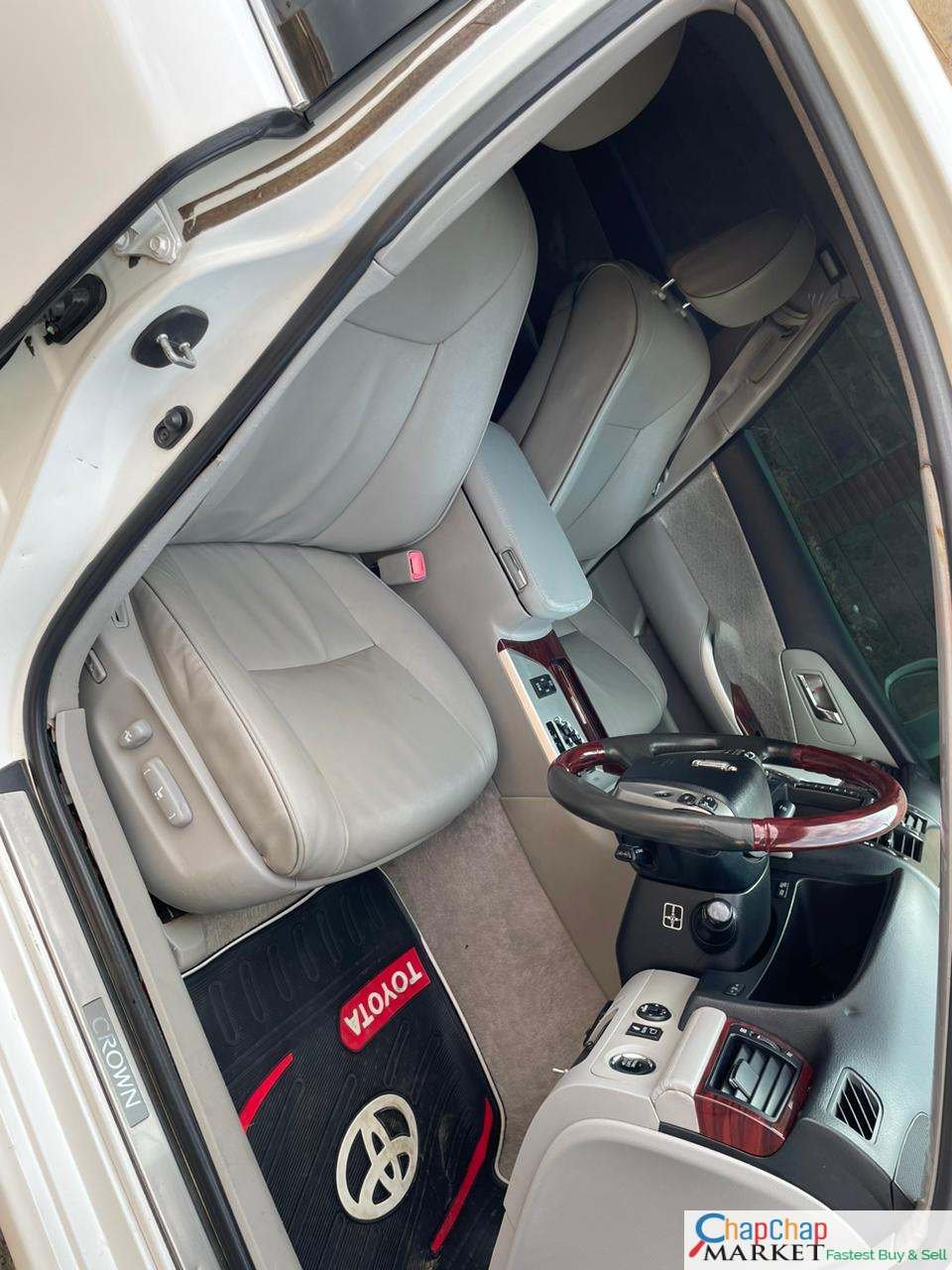 Toyota CROWN for sale in Kenya Royal Saloon You pay Deposit Trade in Ok EXCLUSIVE 😜