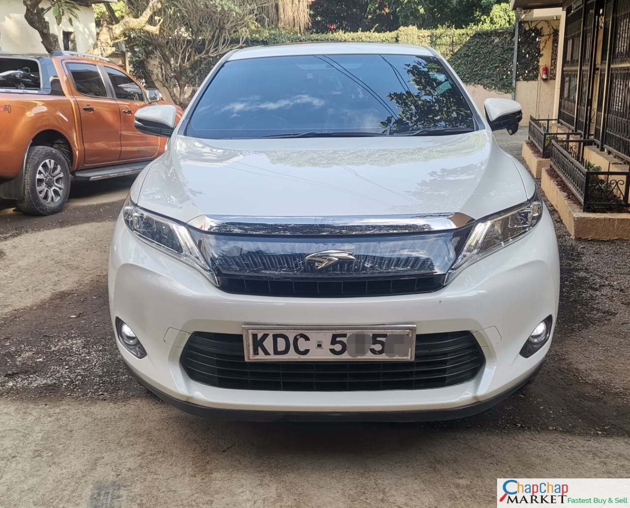 Toyota Harrier for sale in Kenya with sunroof You Pay 30% Deposit Trade in OK EXCLUSIVE