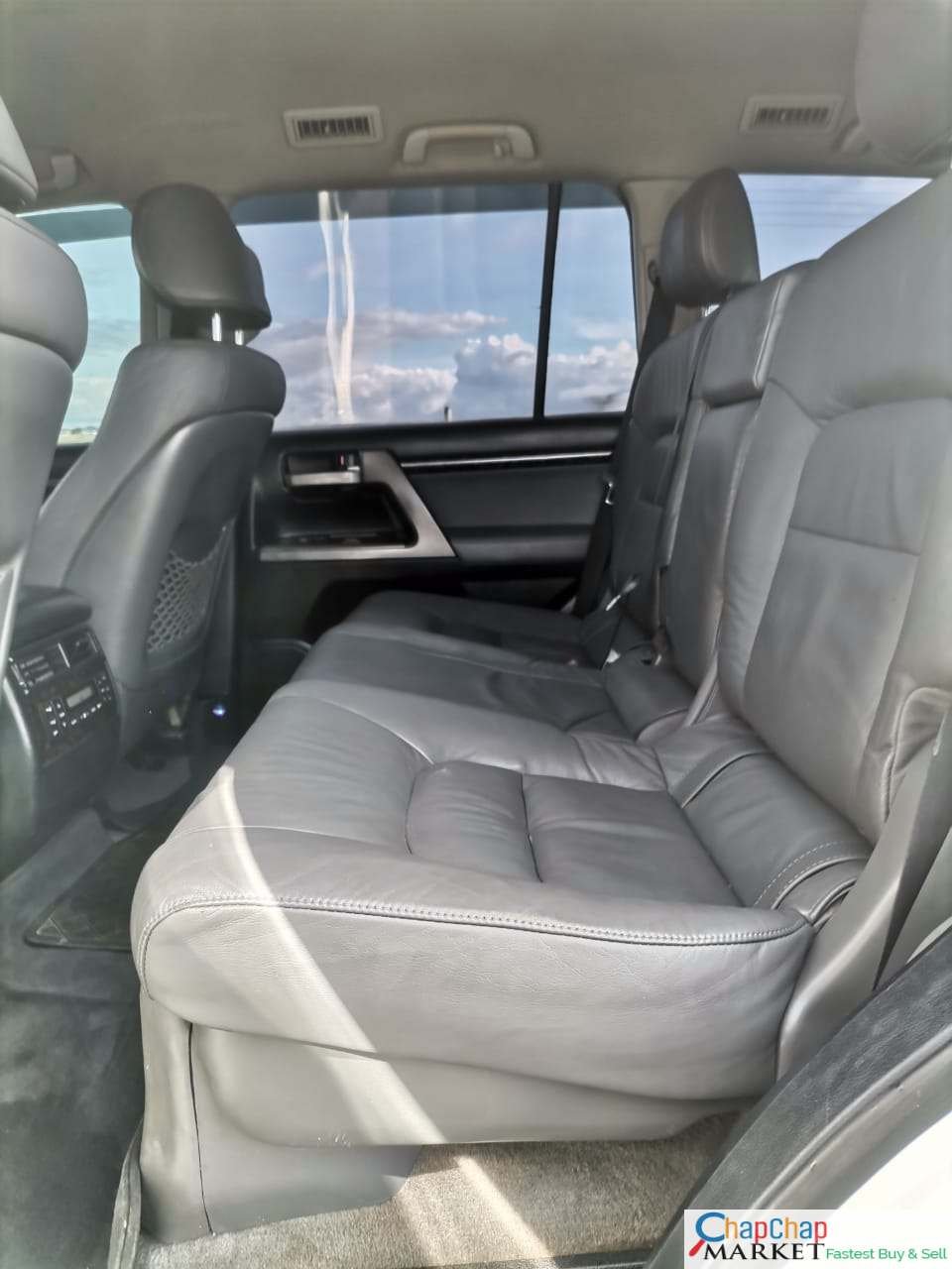 Toyota Land cruiser V8 For Sale in Kenya 202 3.3M Only  SUNROOF LEATHER TRADE IN OK EXCLUSIVE hot