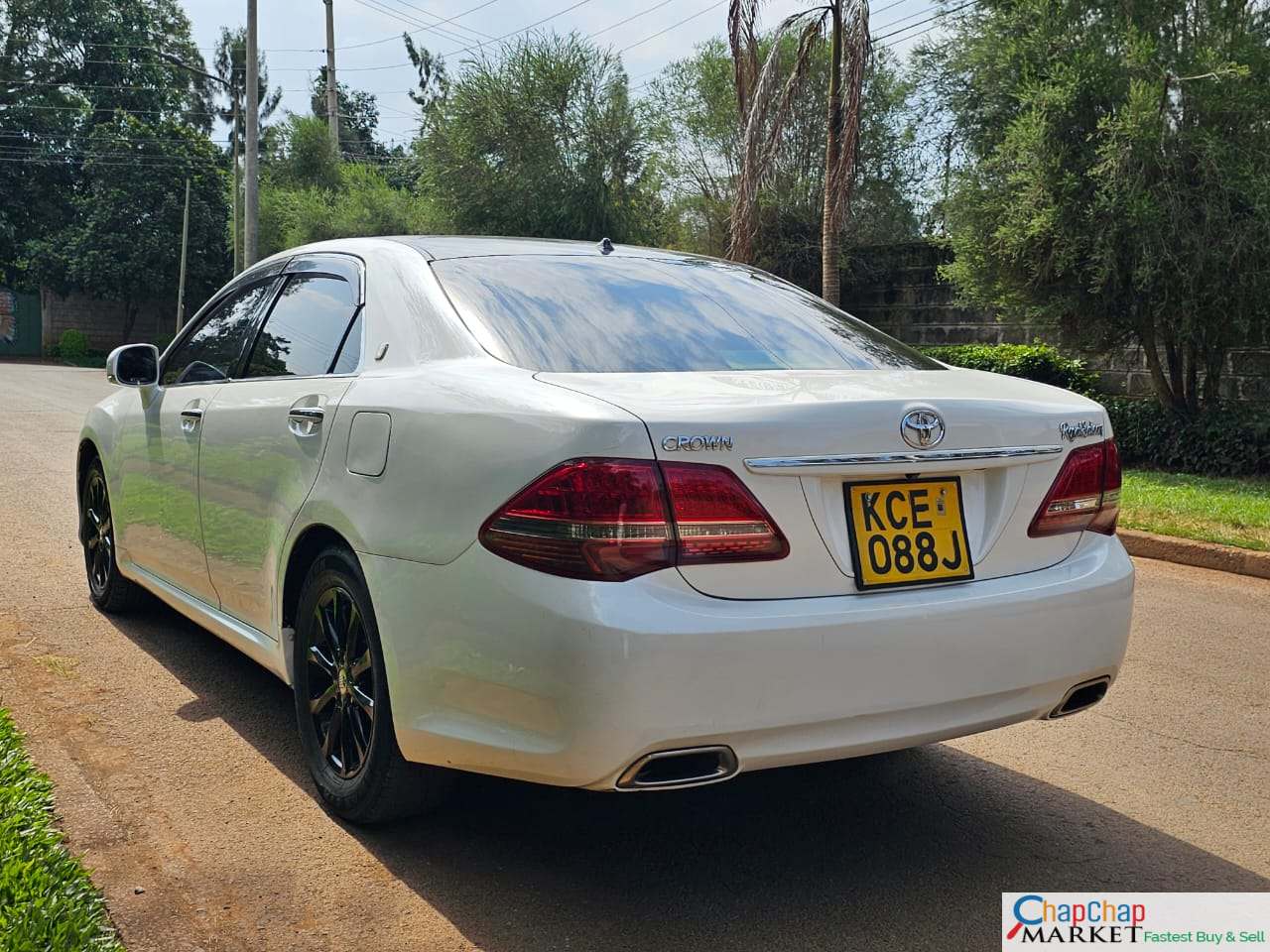 Toyota CROWN for sale in Kenya Royal Saloon You pay 30% Deposit Trade in Ok EXCLUSIVE hire purchase installments bank finance ok (SOLD)