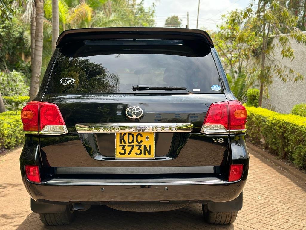 Toyota V8 for sale in kenya QUICKEST SALE You Pay 40% Deposit Trade in OK EXCLUSIVE v8 Kenya hire purchase installments