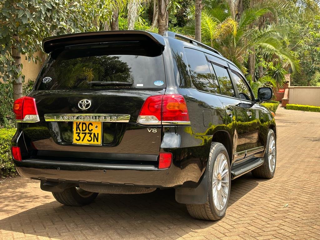 Toyota V8 for sale in kenya QUICKEST SALE You Pay 40% Deposit Trade in OK EXCLUSIVE v8 Kenya hire purchase installments