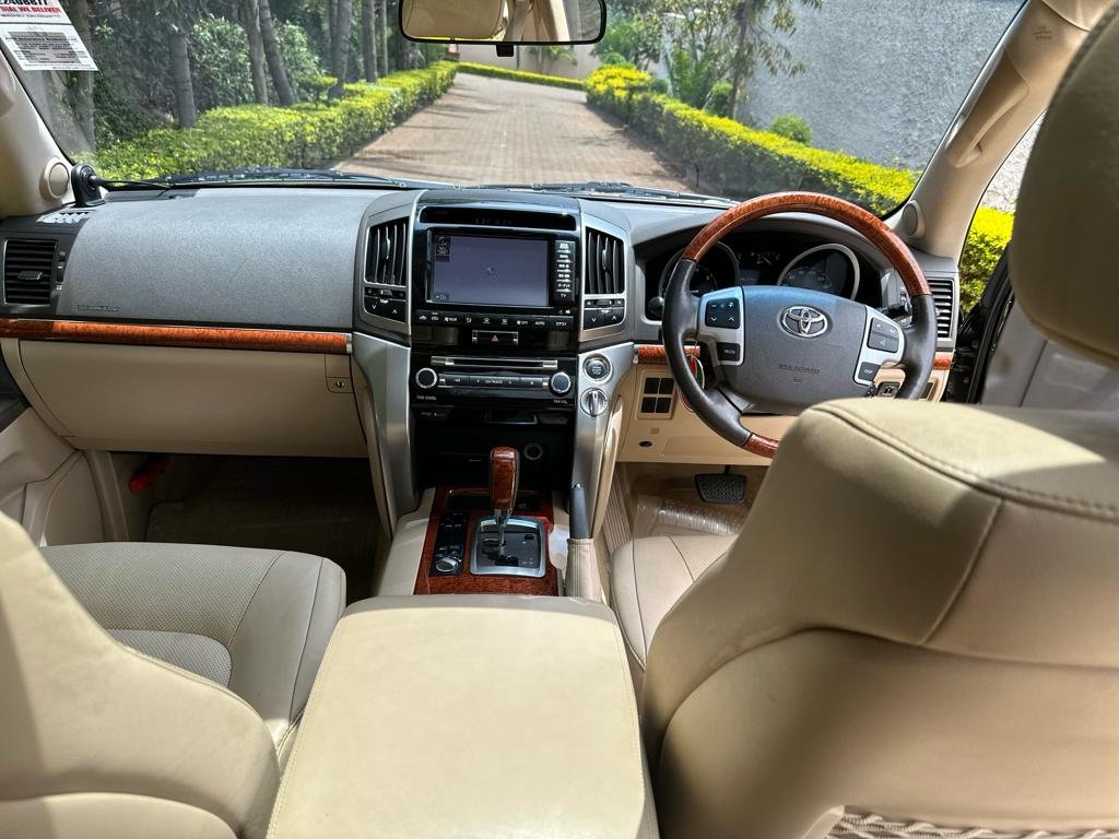 Toyota V8 for sale in kenya QUICKEST SALE You Pay 40% Deposit Trade in OK EXCLUSIVE v8 Kenya hire purchase installments