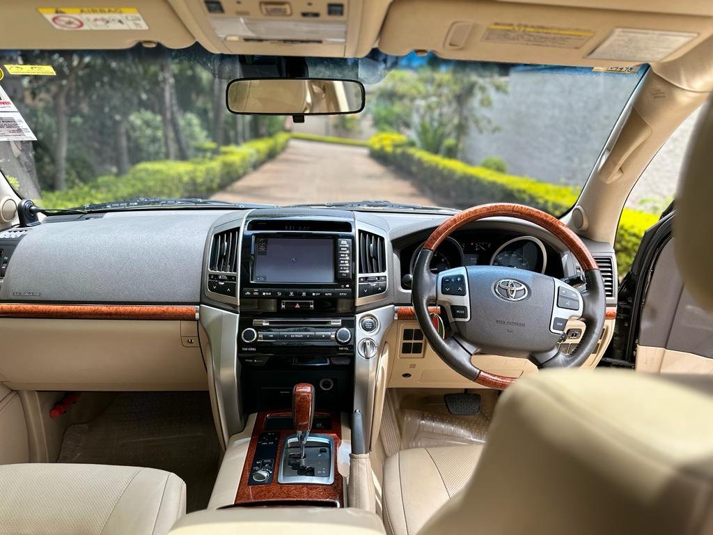 Toyota V8 for sale in kenya QUICKEST SALE You Pay 40% Deposit Trade in OK EXCLUSIVE v8 Kenya hire purchase installments