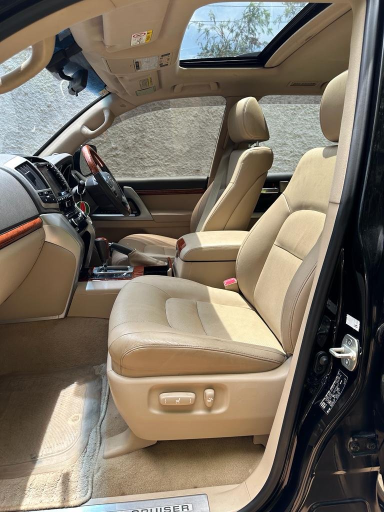 Toyota V8 for sale in kenya QUICKEST SALE You Pay 40% Deposit Trade in OK EXCLUSIVE v8 Kenya hire purchase installments