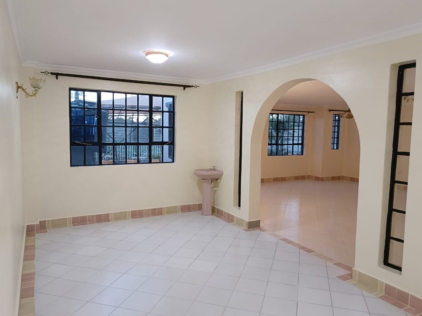 7 bedroom all ensuite Mansion for sale in Acacia kitengela with SQ gym CCTV Garden etc House 7 bedrooms