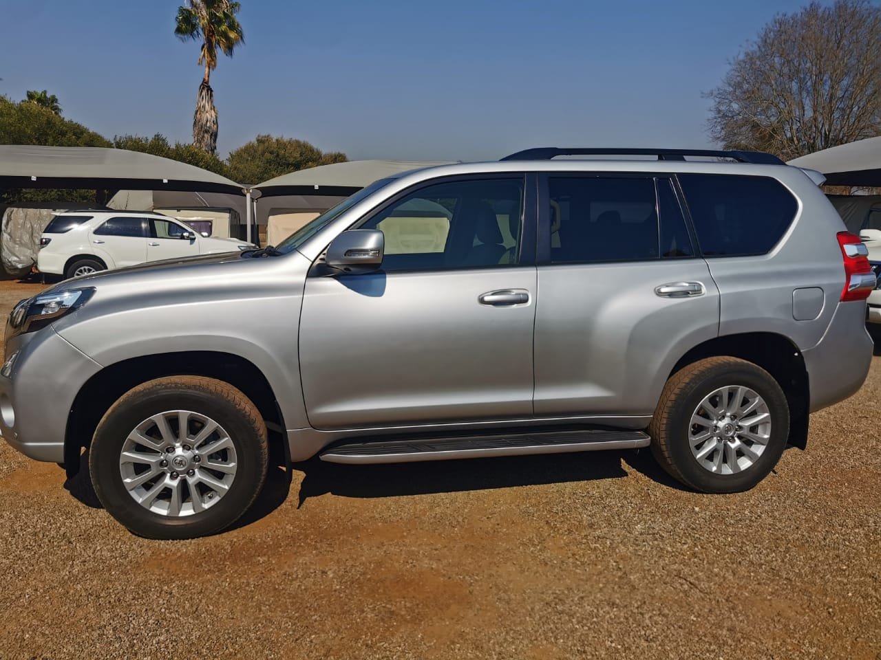 Toyota PRADO VXL for sale in Kenya two tanks 3000cc Sunroof Quick SALE TRADE IN OK EXCLUSIVE!