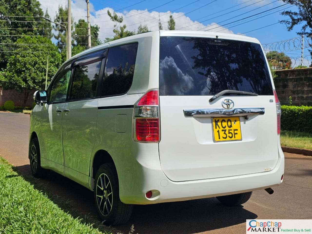 Toyota NOAH kenya QUICK SALE You Pay 30% Deposit Trade in OK Toyota Noah for sale in kenya hire purchase installments EXCLUSIVE