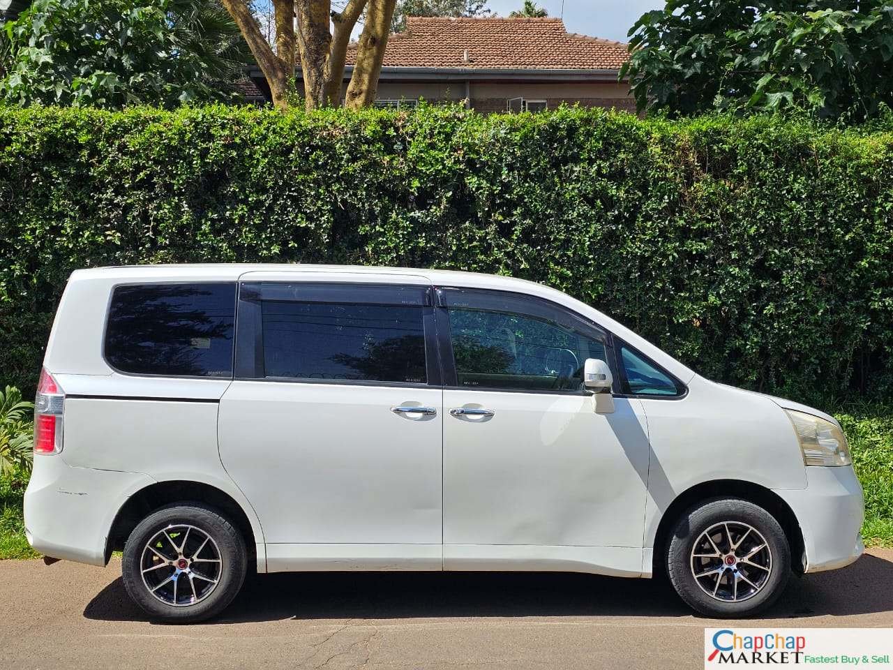 Toyota NOAH kenya QUICK SALE You Pay 30% Deposit Trade in OK Toyota Noah for sale in kenya hire purchase installments EXCLUSIVE