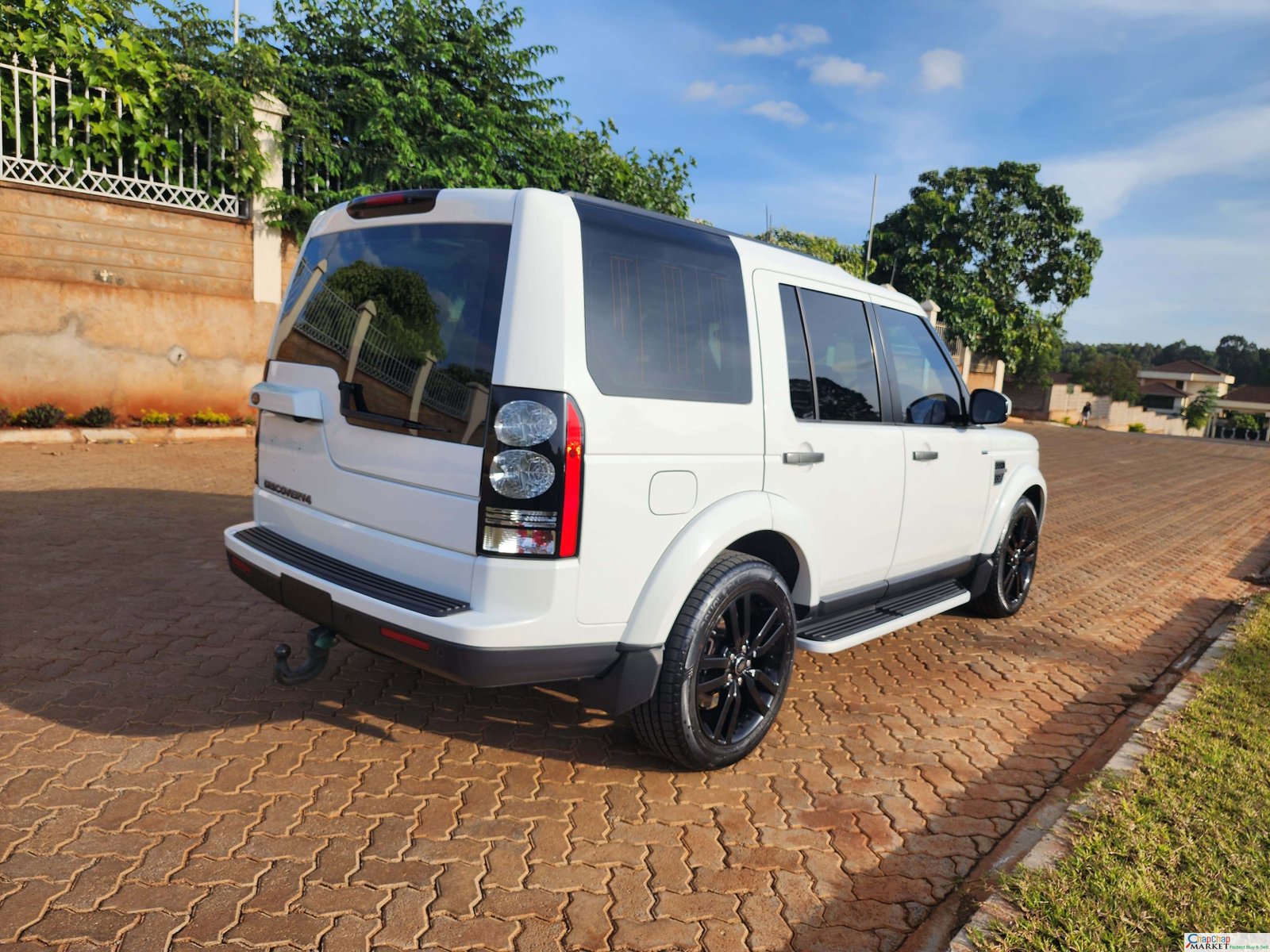 Land Rover Discovery 4 HSE QUICKEST SALE Triple SUNROOF You Pay 30% Deposit Trade in Ok For sale in kenya Hire purchase installments