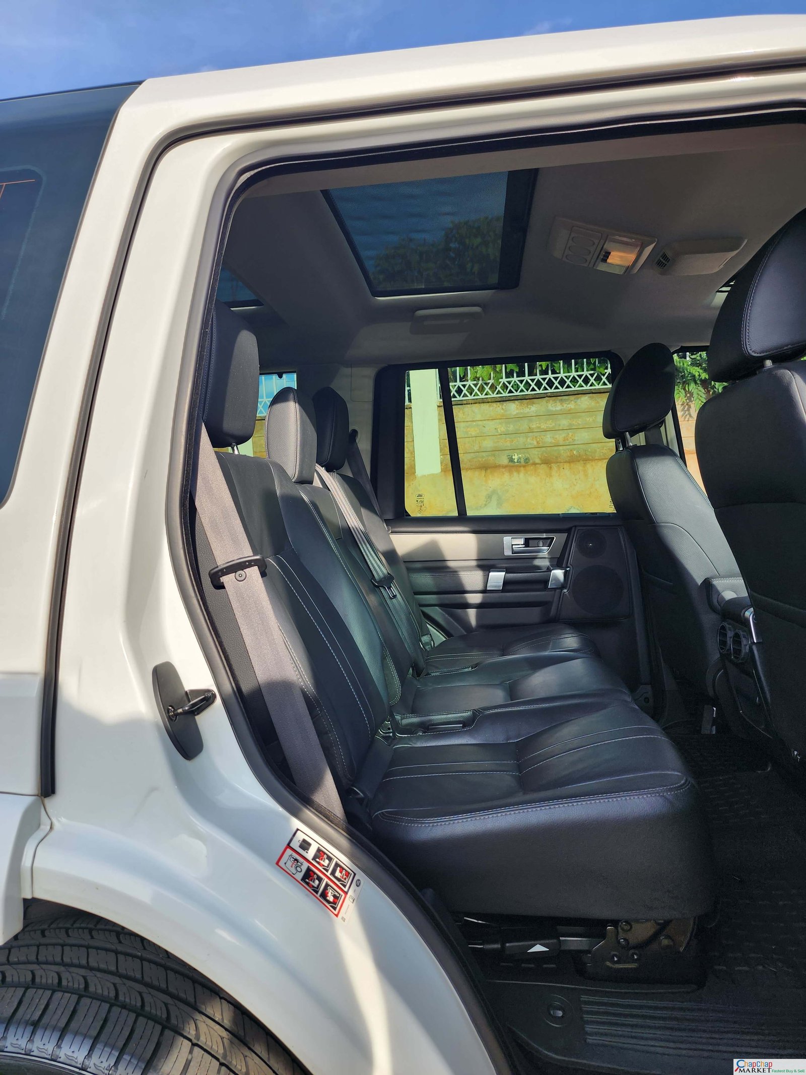 Land Rover Discovery 4 HSE QUICKEST SALE Triple SUNROOF You Pay 30% Deposit Trade in Ok For sale in kenya Hire purchase installments