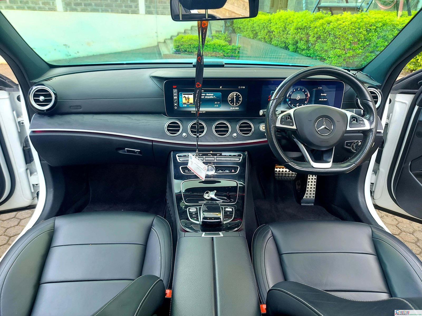 Mercedes Benz E200 just sunroof leather QUICK SALE 70% DEPOSIT Trade in OK EXCLUSIVE Hire purchase installments