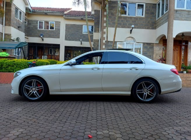 Mercedes Benz E200 just sunroof leather QUICK SALE 70% DEPOSIT Trade in OK EXCLUSIVE Hire purchase installments