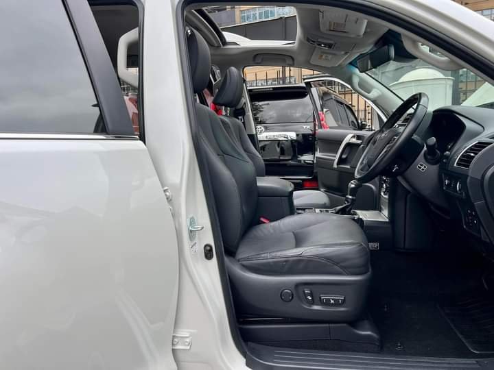 Toyota PRADO 2018 Sunroof Quick SALE TRADE IN OK EXCLUSIVE! Hire purchase installments