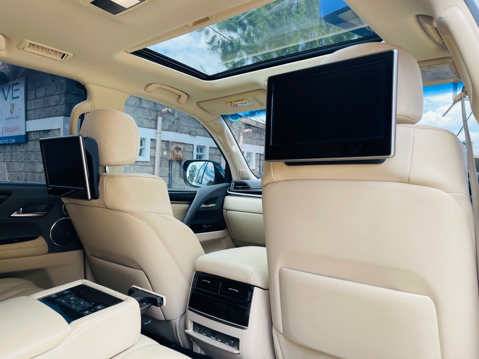 LEXUS LX 570 Kenya CHEAPEST 🔥 Lexus lx 570 for sale in kenya HIRE PURCHASE installments OK EXCLUSIVE For SALE in Kenya QUICKEST SALE