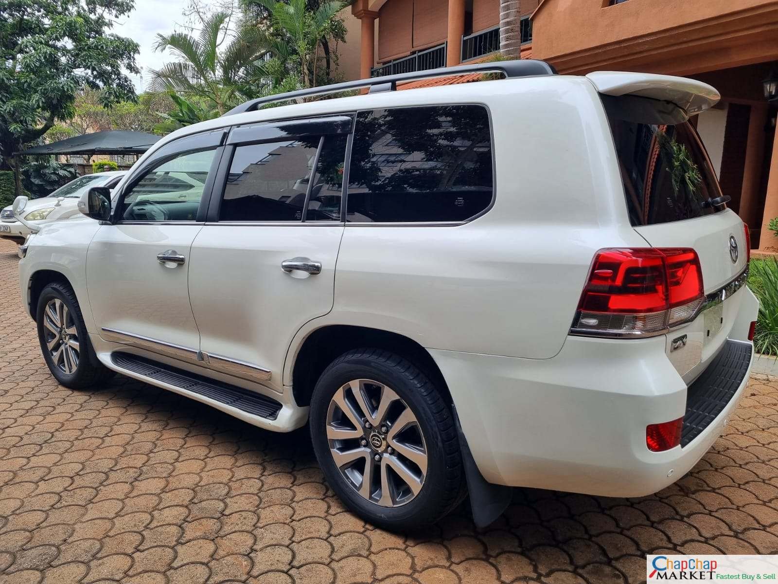 Toyota Land Cruiser v8 ZX Just arrived You Pay 40% Deposit 70% installments 2017 Kenya