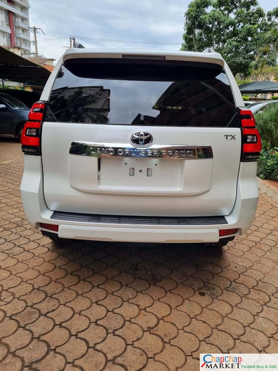 Toyota PRADO 2018 Sunroof Quick SALE TRADE IN OK New shape Kenya hire purchase installments