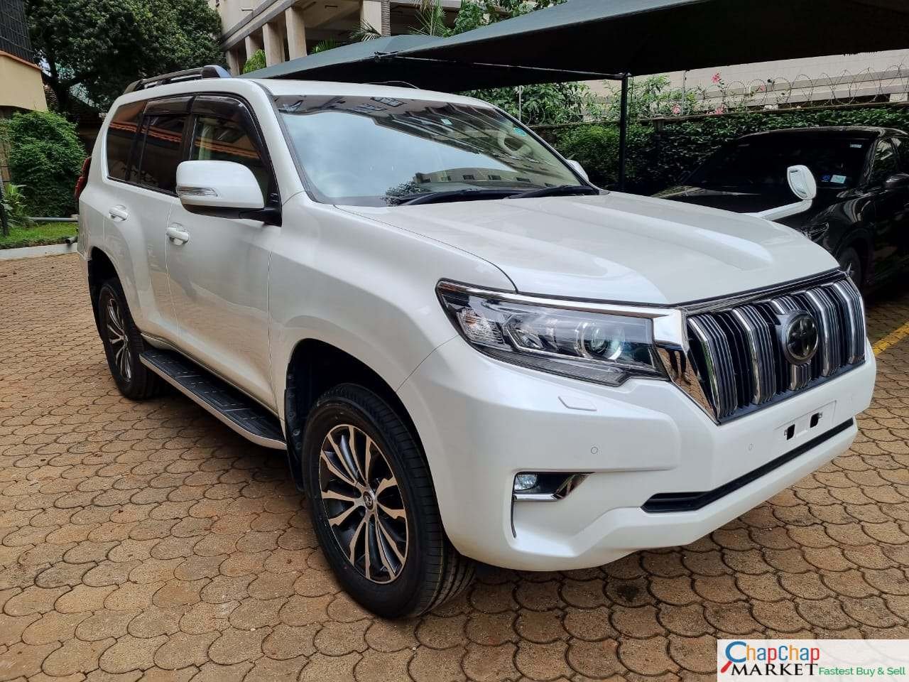 Toyota PRADO 2018 Sunroof Quick SALE TRADE IN OK New shape Kenya hire purchase installments