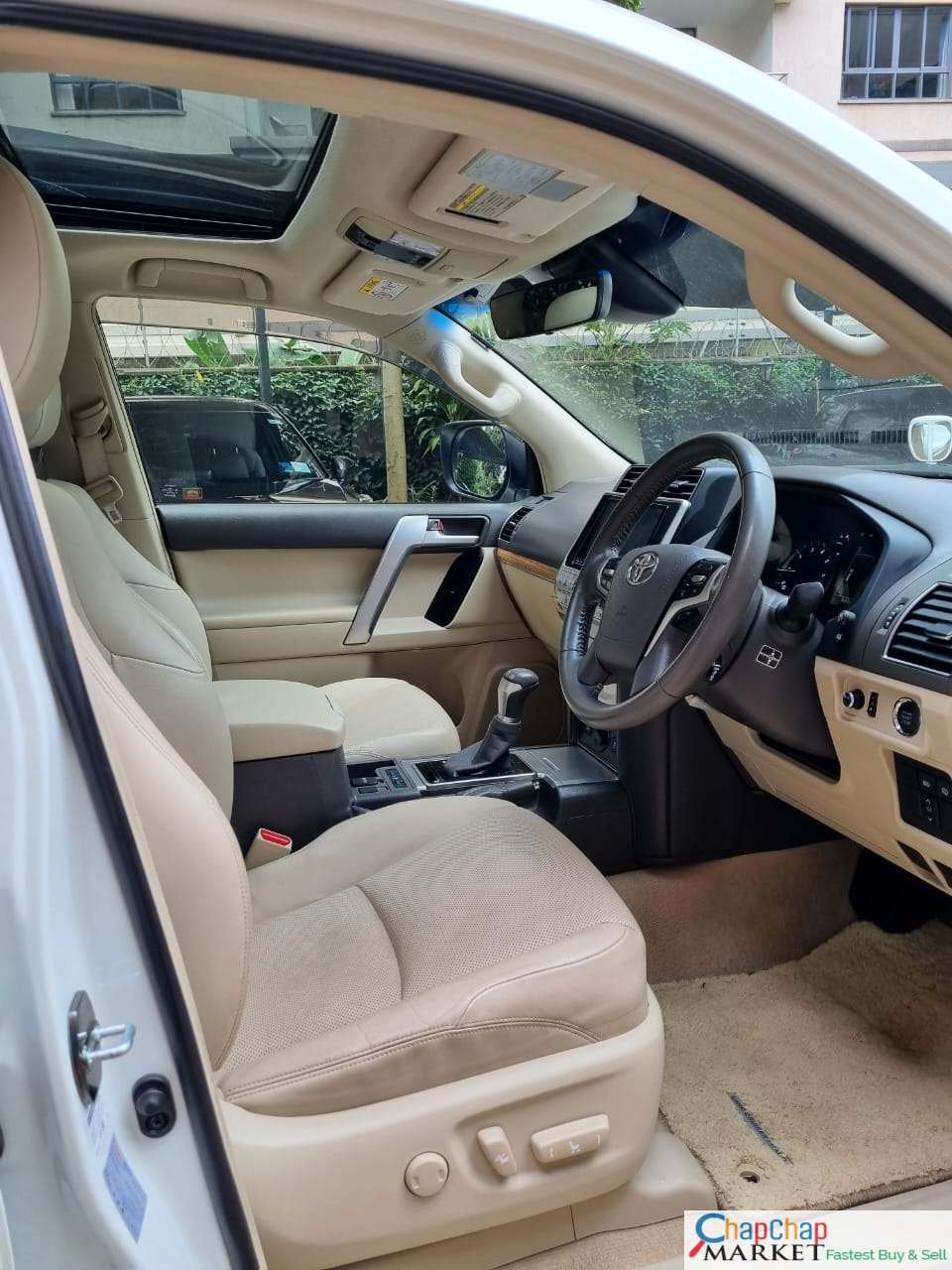 Toyota PRADO 2018 Sunroof Quick SALE TRADE IN OK New shape Kenya hire purchase installments