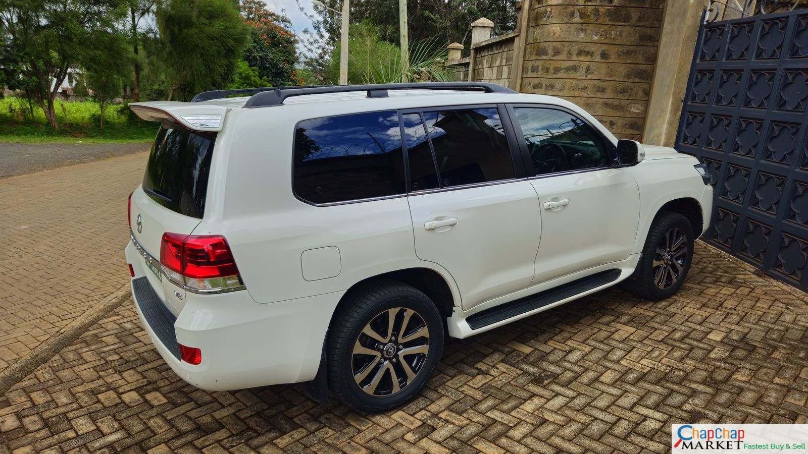 Toyota Land Cruiser VX V8 DIESEL New import QUICK SALE Trade in Ok EXCLUSIVE 2018 hire purchase installments Kenya