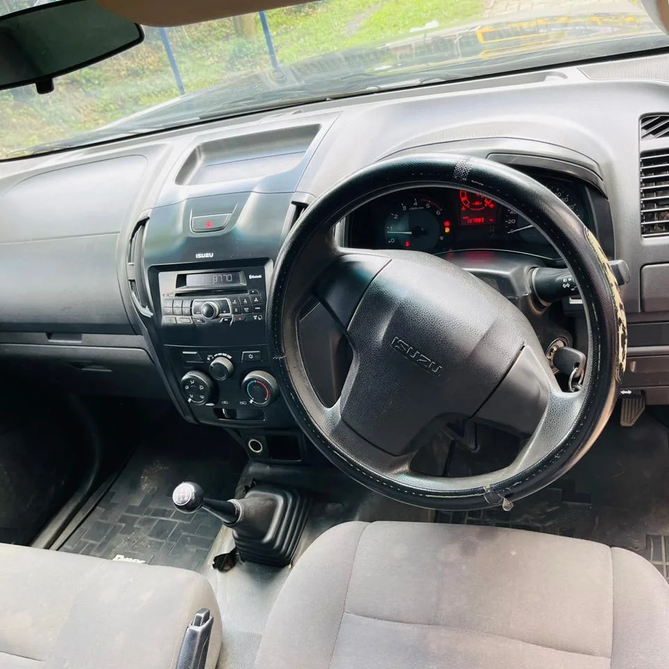 Isuzu D max 2019 local for sale in kenya QUICK SALE hire purchase installments You Pay 30% DEPOSIT TRADE IN OK