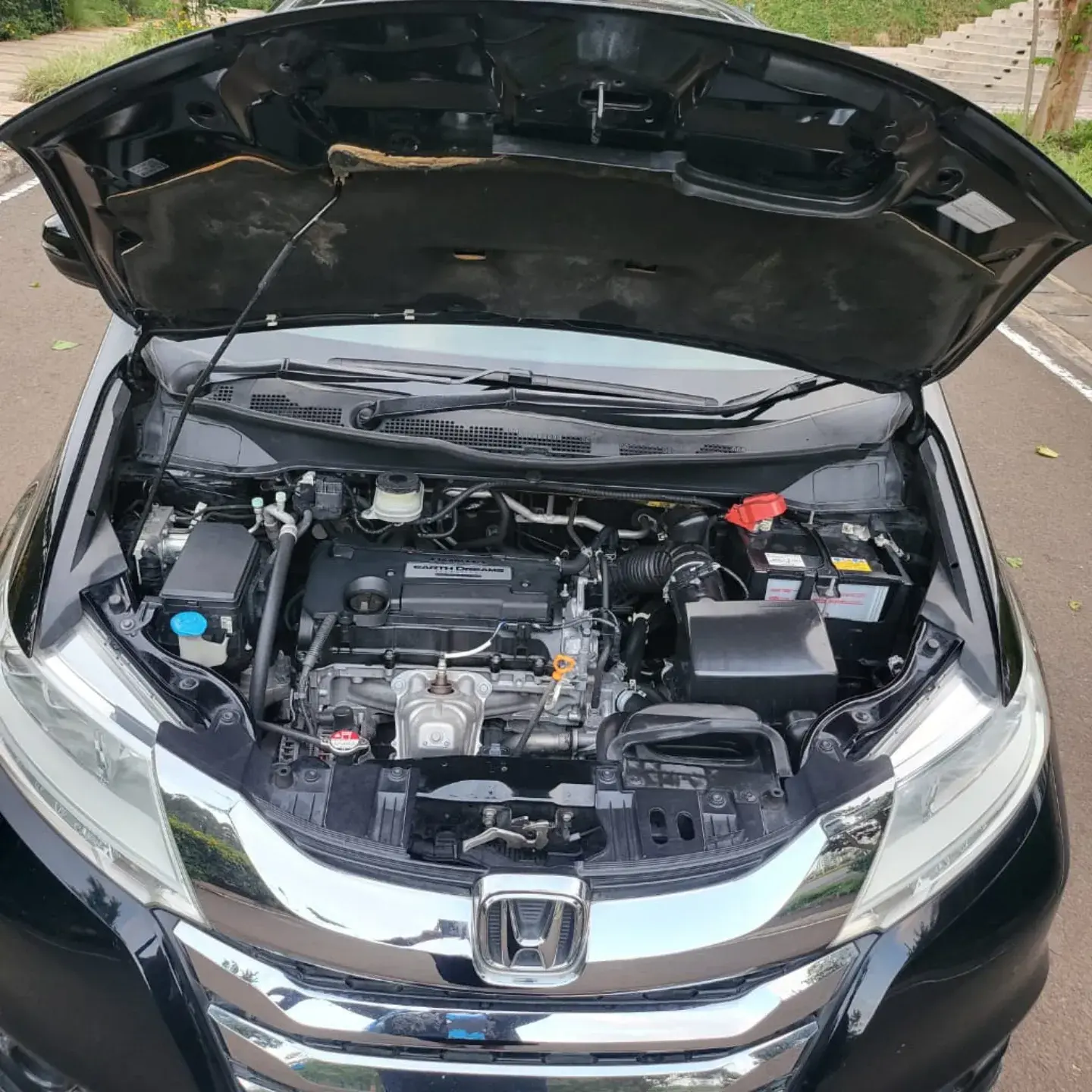 Honda Odyssey C200 QUICK SALE You Pay 30% Deposit Trade in OK! Hire purchase installments   Black Engine 2400cc Petrol Transmission Automatic Seats: 7 Seater with warm vinyl seats & adjustable recline  Bodykit – Alloys rims – Fog Lights – Premium surround system with Bluetooth connectivity for your entertainment needs