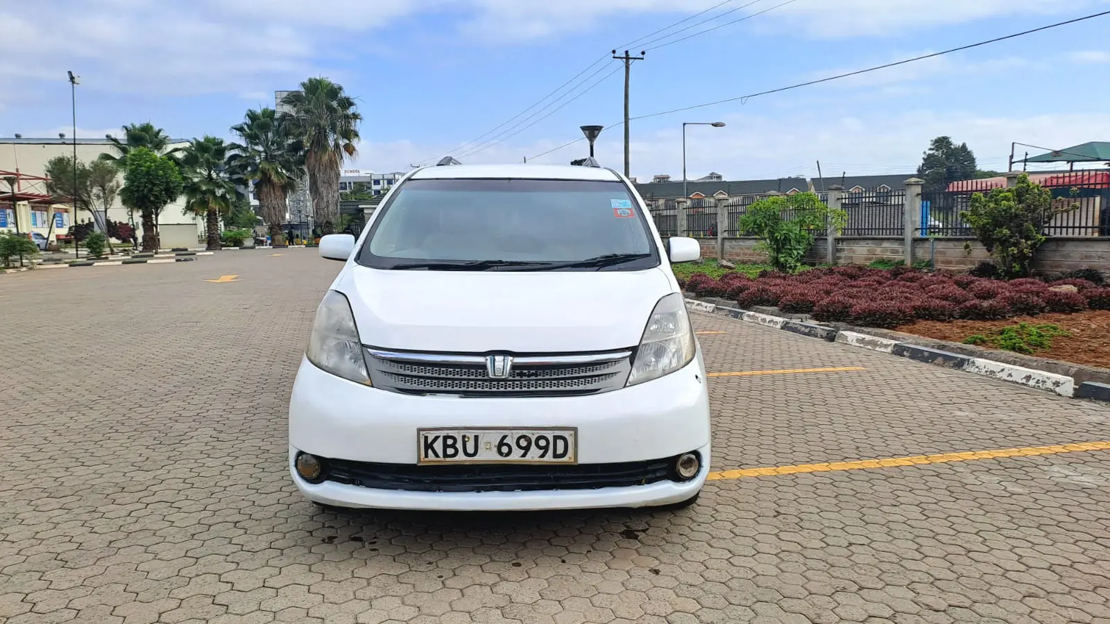 Toyota ISIS QUICK SALE You Pay 30% Deposit Trade in OK hire purchase installments as NEW