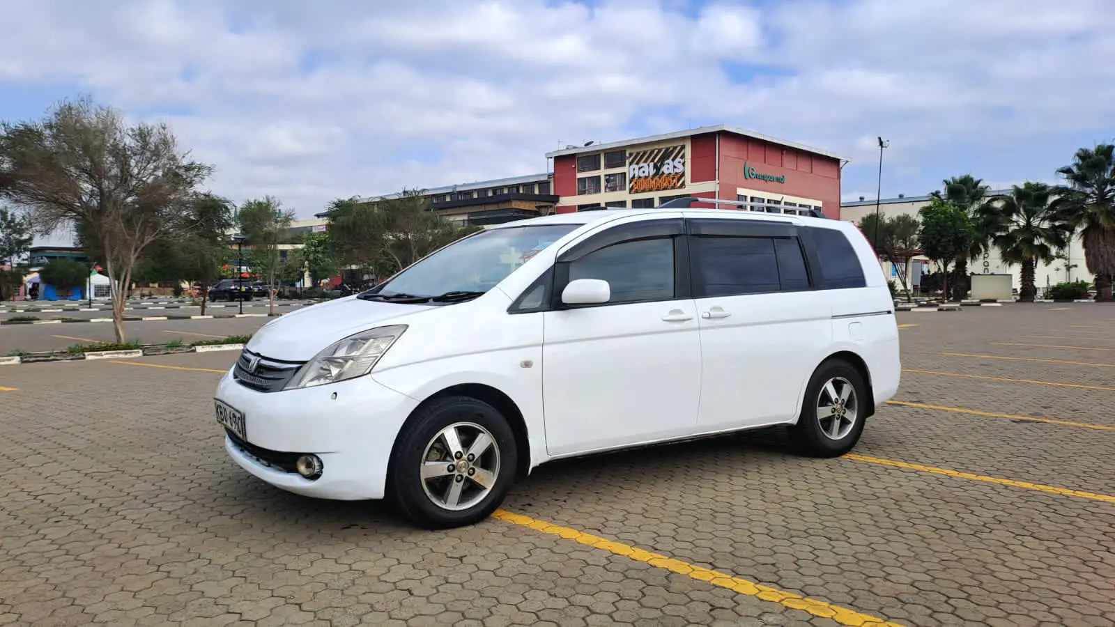 Toyota ISIS QUICK SALE You Pay 30% Deposit Trade in OK hire purchase installments as NEW