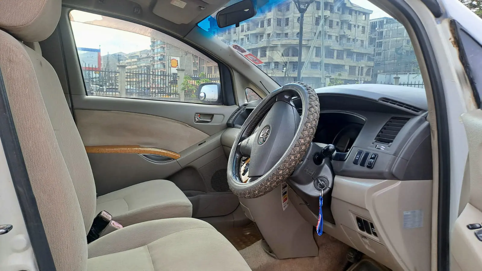 Toyota ISIS QUICK SALE You Pay 30% Deposit Trade in OK hire purchase installments as NEW
