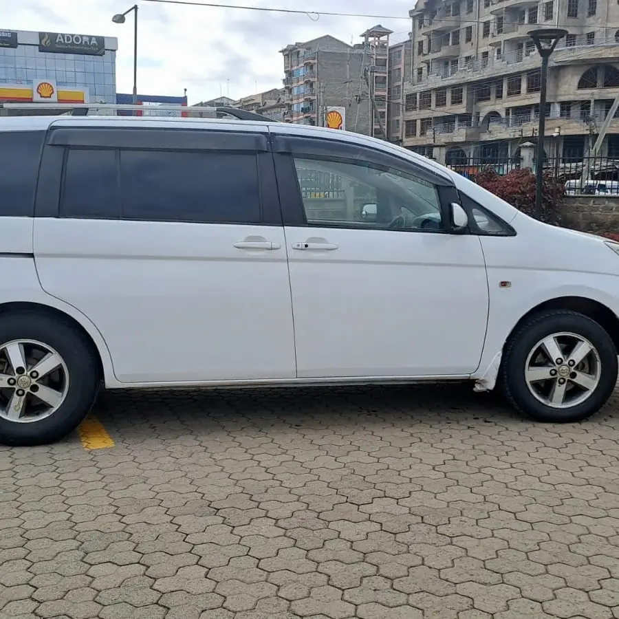 Toyota ISIS QUICK SALE You Pay 30% Deposit Trade in OK hire purchase installments as NEW