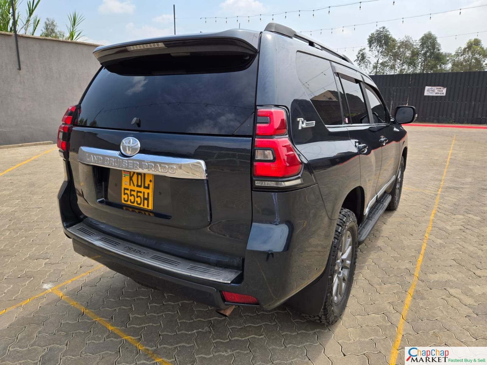 TOYOTA LAND-CRUISER PRADO 2017 4.59M nego sunroof leather QUICK SALE You Pay 30% Deposit Trade in OK Hire purchase installments