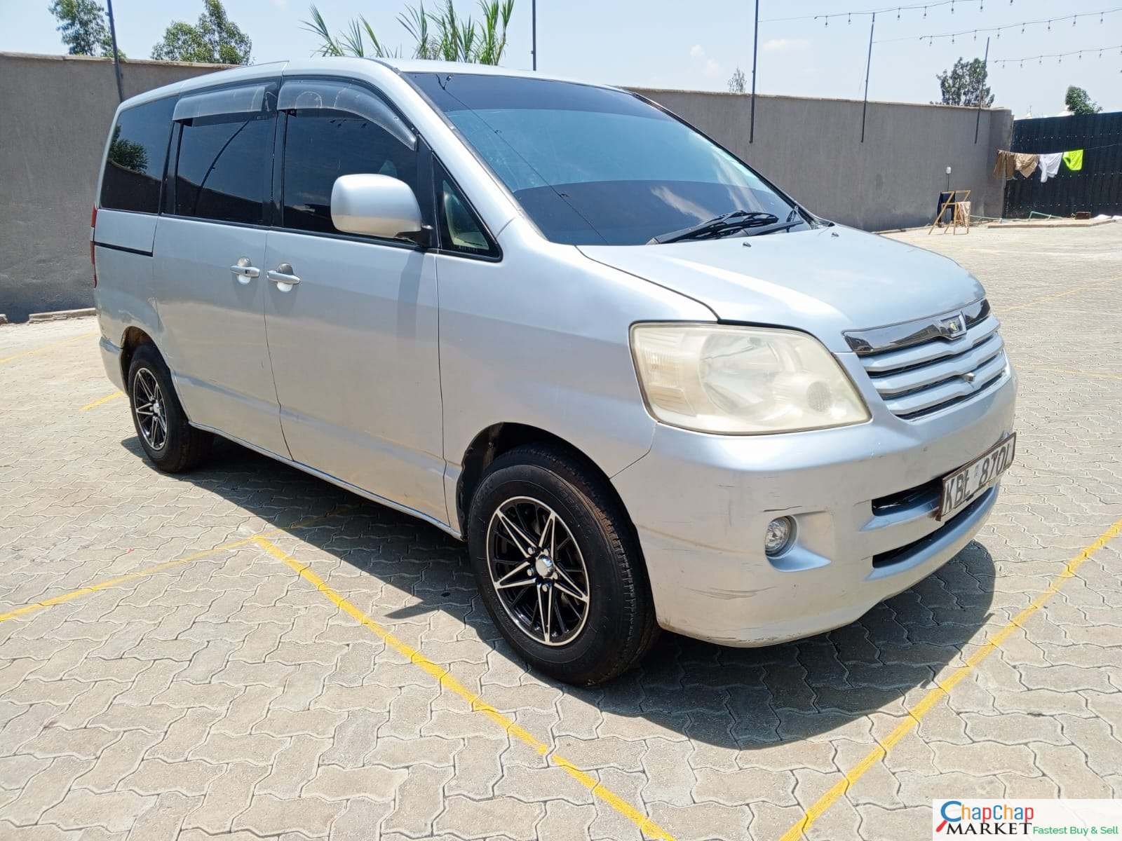 Toyota Noah 470K ONLY QUICK SALE You Pay 30% Deposit Trade in OK Hire purchase installments Exclusive (SOLD)